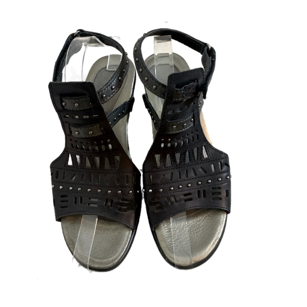 Naot Vogue Rivet Accent Leather Sandals EU 39/ US 8-8.5 - Picture 2 of 8